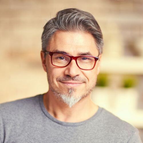 Geoff Holmes headshot